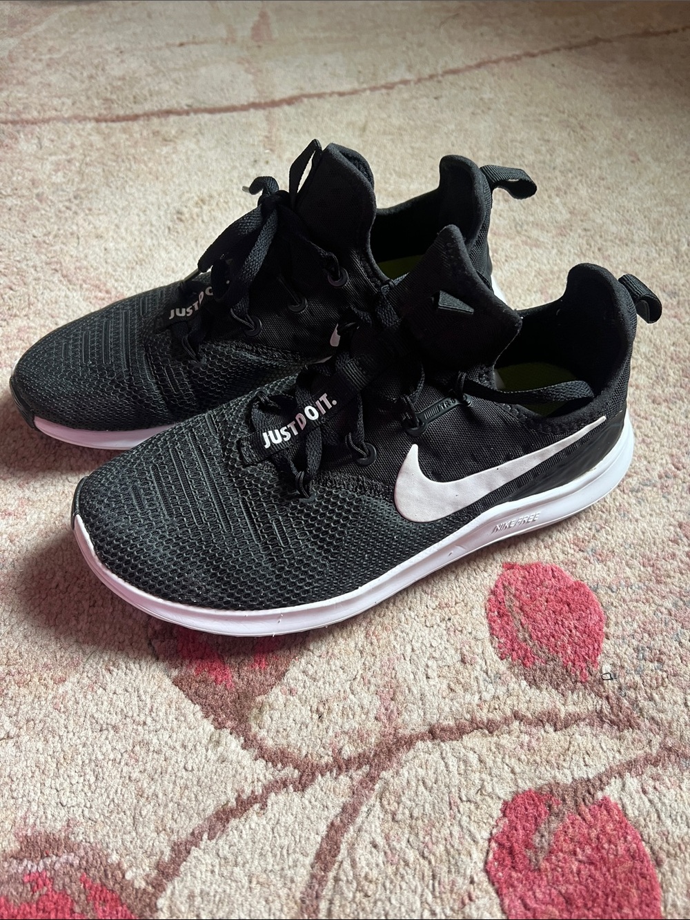 Nike Ladies size 5.5 Black/White Athletic Running Shoes